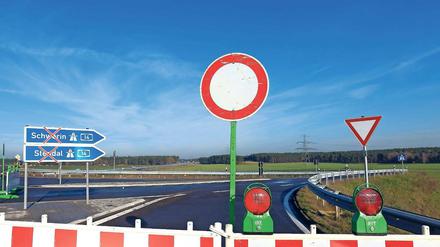 Keine Durchfahrt. Bislang ist erst ein 11,3 Kilometer langer Abschnitt der A14-Nordverlängerung von Magdeburg über Wittenberge nach Schwerin auf Brandenburger Gebiet frei. Für Unternehmer in der Prignitz wäre der Anschluss wichtig.