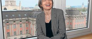 Hoch hinaus. „Wir sind zwar ein kleiner Player, aber wir schießen bis ganz nach oben“ – unter dieses selbstbewusste Motto will Bettina Jahnke, hier im Hotel Mercure, das Hans Otto Theater stellen. Ab Sommer 2018 wird sie dessen neue Leiterin.