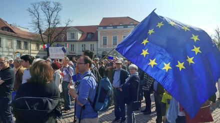 Etwa 180 Menschen nahmen an der sechsten "Pulse of Europe"-Kundgebung in Potsdam teil.