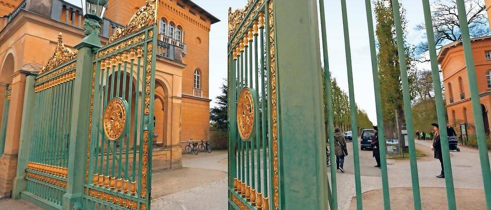 Ob das so bleibt? Noch sind das Grüne Gitter zum Park Sanssouci und die anderen Parks offen. Klar ist: Das Potsdamer Weltkulturerbe braucht Pflege – und die kostet.