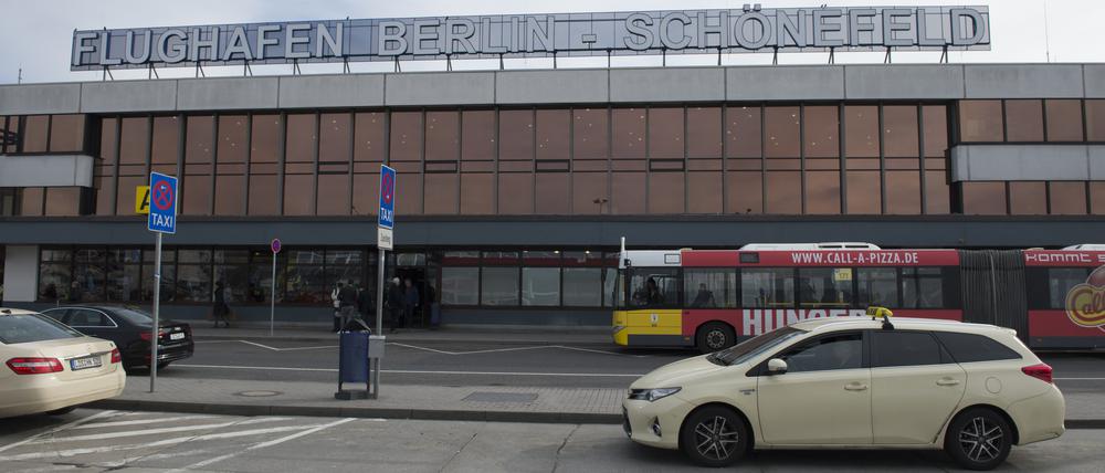 Am Flughafen Schönefeld ist ein verdächtiger Gegenstand gefunden worden.