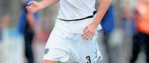 Da schaut Lukas Knechtel hin. Nämlich in die obere Region der Tabelle der Regionalliga, in die der 22-Jährige mit dem SV Babelsberg 03 vorstoßen möchte. Dafür müsste am heutigen Abend der Berliner AK besiegt werden.