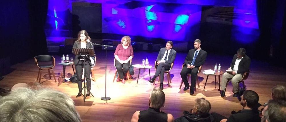 Moschee-Debatte in der Potsdamer Reithalle.