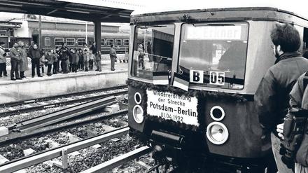 Erinnern Sie sich? Es war ein Volksfest, damals im April 1992, als die S-Bahn endlich wieder zwischen Potsdam und Richtung Wannsee rollte.