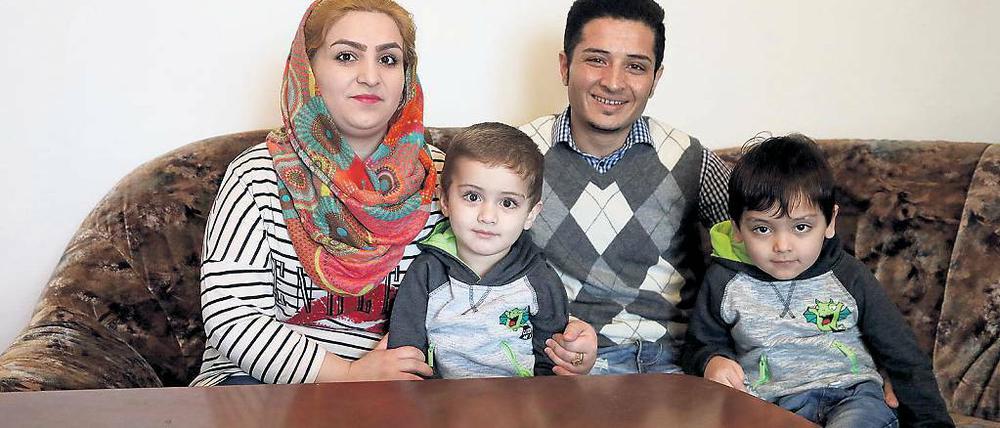 Hoffen und bangen. Mahmood Amiri flüchtete mit seiner Frau Nurzia und den Söhnen Ferdis und Ferdaus aus Afghanistan nach Deutschland. Inzwischen leben sie in Bornstedt. Im Dezember 2016 erhielten sie einen Abschiebebescheid.