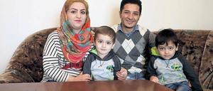 Hoffen und bangen. Mahmood Amiri flüchtete mit seiner Frau Nurzia und den Söhnen Ferdis und Ferdaus aus Afghanistan nach Deutschland. Inzwischen leben sie in Bornstedt. Im Dezember 2016 erhielten sie einen Abschiebebescheid.