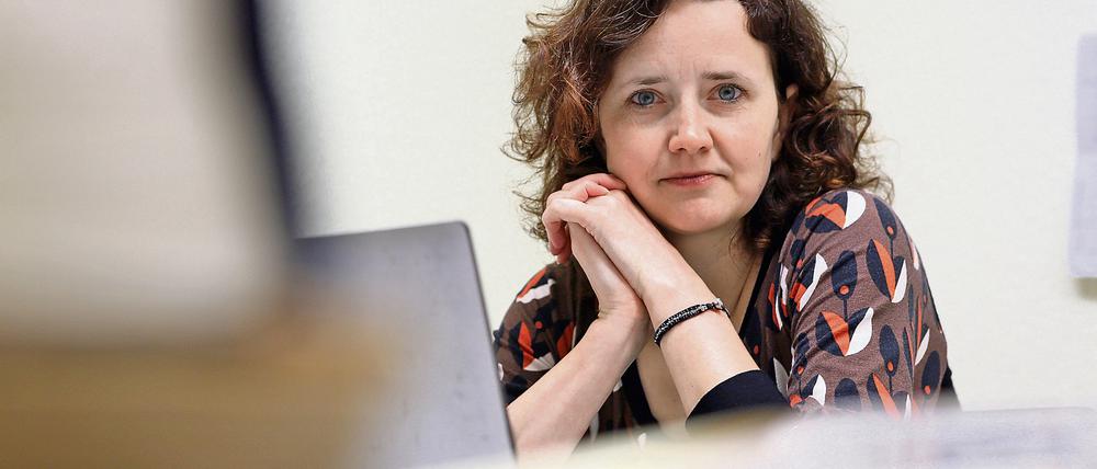 Von neun bis vier. Julia Schoch hat sich regelmäßige Arbeitszeiten verordnet - und kein Internet im Büro. Das wäre nur Ablenkung, sagt sie.
