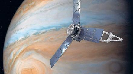 Raumsonde Juno vor Jupiter. Der größte Planet des Sonnensystems ist im April am Abendhimmel gut zu sehen. Oder bei der „Planetenreise“ im Urania-Planetarium.