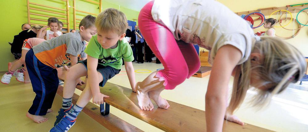 Auf dem Sprung. Von der Kita in den Sportverein – dieser Übergang hat im vergangenen Jahr in Brandenburg sehr gut geklappt. Mehr als 1 500 Kita-Kinder waren nach Besuchen von Vereinen vom Sporttreiben so begeistert, dass sie Vereinsmitglieder sind.