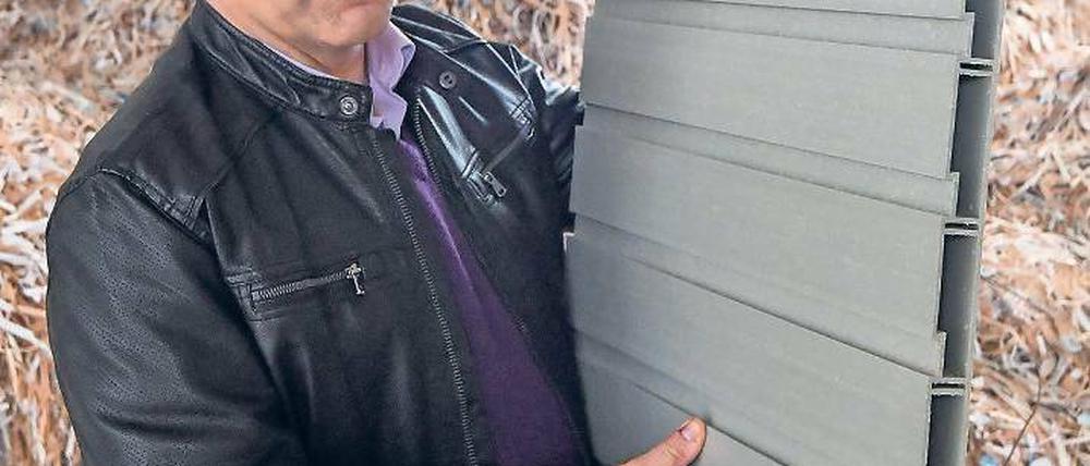 Recycling-Experte. B. Idilbi macht aus Abfall Kunststoff-Materialien.