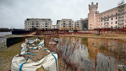 Der Bauträger der geplanten Tiefgarage in der südlichen Speicherstadt ist insolvent - aus der Baustelle ist mittlerweile eine Bauruine geworden.