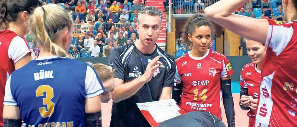 Debütsaison. Davide Carli übernahm vergangenen Sommer den SCP-Cheftrainerposten von seinem italienischen Landsmann Alberto Salomoni – und arbeitete erfolgreich.