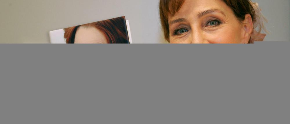 Die Schauspielerin Christine Kaufmann ist in der Nacht zu Dienstag im Alter von 72 Jahren gestorben. Das Bild entstand im Oktober 2005 auf der Internationalen Frankfurter Buchmesse, wo sie ihre Autobiographie «Christine Kaufmann und ich. Mein Doppelleben» vorstellt.