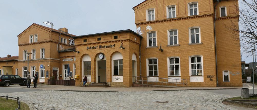 Ein privater Investor hat den Bahnhof Michendorf ersteigert - für 313.000 Euro.