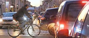 Viele Autofahrer nutzen die Gutenbergstraße als Schleichweg durch die Potsdamer Innenstadt.