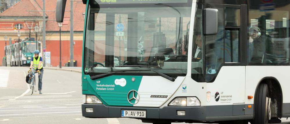 Der Nahverkehr müsste gestärkt werden. Dann steigen entnervte Autofahrer angesichts der zahlreichen Großbaustellen tatsächlich um.