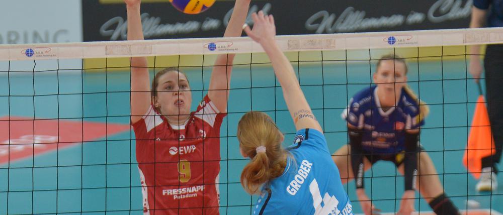 Zu leichtes Durchkommen. Das Potsdamer Team um Lisa Gründing schaffte es nicht, die geballte Wiesbadener Power zu stoppen, und scheiterte wiederum selbst an der herausragenden Abwehr des Gegners.