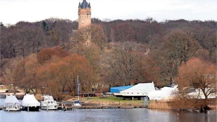 Zwei Gewinner, ein Verlierer. Der Pachtvertrag des Seesportclubs läuft zum Jahresende aus. Künftig soll das Strandbad Babelsberg seinen Platz einnehmen, damit die Schlösserstiftung den Park Babelsberg vergrößern kann. Doch was aus den Sportlern werden soll, ist nach wie vor unklar.