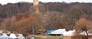 Zwei Gewinner, ein Verlierer. Der Pachtvertrag des Seesportclubs läuft zum Jahresende aus. Künftig soll das Strandbad Babelsberg seinen Platz einnehmen, damit die Schlösserstiftung den Park Babelsberg vergrößern kann. Doch was aus den Sportlern werden soll, ist nach wie vor unklar.