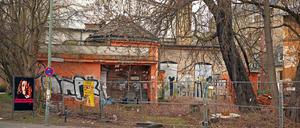 Das Kino "Charlott" am Bahnhof Charlottenhof steht seit Jahren leer.