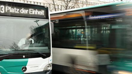 Wurden Potsdamer Busse manipuliert? Der Verkehrsbetrieb weist die Vorwürfe von Busfahrern zurück.