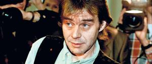 Michael Born, hier auf einem Bild von 1996, gilt als „Konrad Kujau des Fernsehens“. In seinen vermeintlichen „Dokumentarfilmen“ für „stern TV“, „Spiegel TV“ und andere hatte er unter anderem Szenen zu Kinderarbeit in Indien und zu einem Ku-Klux-Klan-Treffen gefälscht. Heute lebt der 58-Jährige in Griechenland.