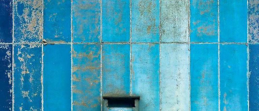 Scheußlich, aber schön. Harf Zimmermann fotografierte in der gesamten Bundesrepublik Brandmauern – wie sie verwittern, überwuchert oder bemalt werden.