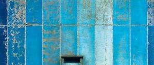 Scheußlich, aber schön. Harf Zimmermann fotografierte in der gesamten Bundesrepublik Brandmauern – wie sie verwittern, überwuchert oder bemalt werden.