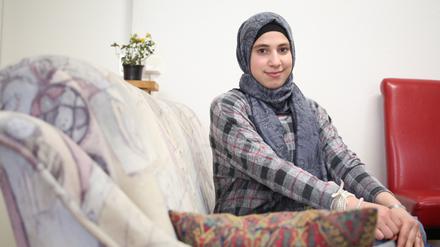 Jetzt wird es ernst. In der Willkommensklasse ging es vor allem um das Deutschlernen, jetzt muss Ruba Barakat dem normalen Unterricht an der Gesamtschule folgen. 