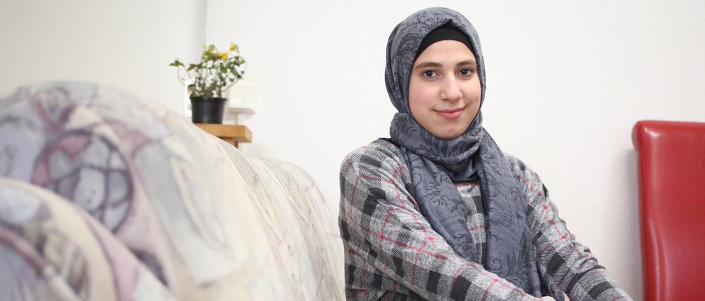 Jetzt wird es ernst. In der Willkommensklasse ging es vor allem um das Deutschlernen, jetzt muss Ruba Barakat dem normalen Unterricht an der Gesamtschule folgen.