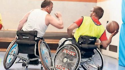 In Aktion. Die Basketballer trainieren zweimal wöchentlich.