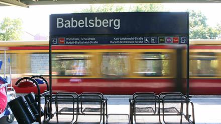 Bahnhof Babelsberg: Noch fährt und hält die S-Bahn hier.
