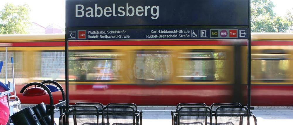 Bahnhof Babelsberg: Noch fährt und hält die S-Bahn hier.