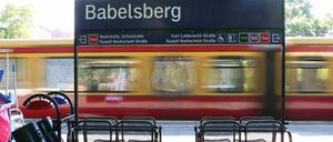 Bahnhof Babelsberg: Noch fährt und hält die S-Bahn hier.