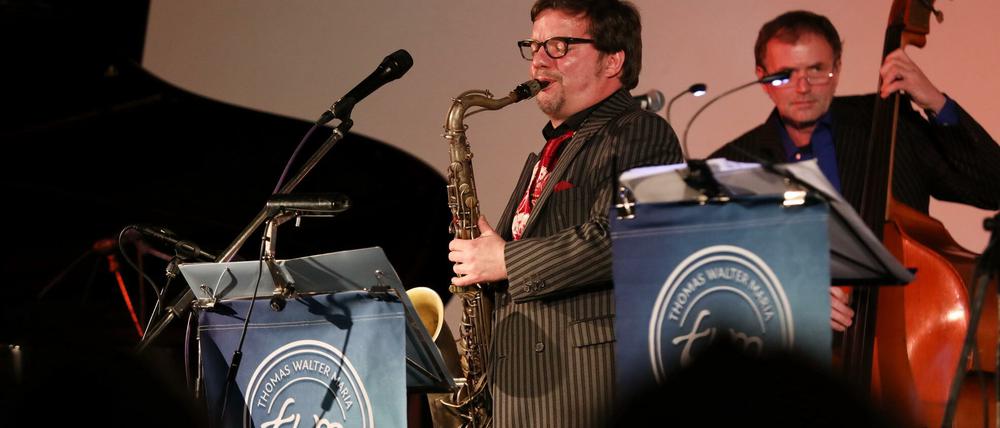 Das Festival "Werder klingt" sorgte für gefüllte Reihen im Scala. Festival-Erfinder und Jazzmusiker Thomas Walter Maria stand mit Band auf der Bühne.
