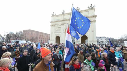 Etwa doppelt so viele Potsdamer wie vor einer Woche demonstrierten am Sonntag für ein geeintes Europa.