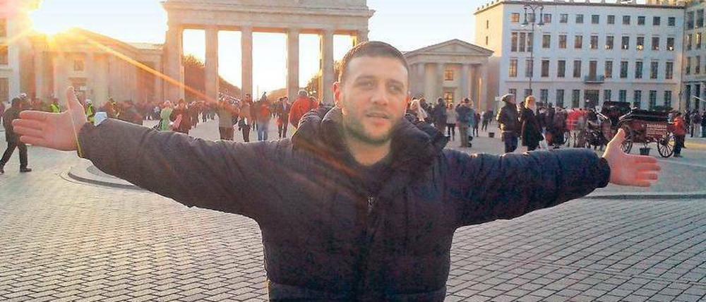 Deutschland, deine Flüchtlinge. Mohammad vor dem Brandenburger Tor.