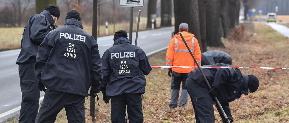 Spurensuche nach dem Polizistenmord bei Oegeln (Landkreis Oder-Spree).
