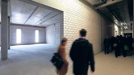 Karge Ausstattung. Weil die Wände sehr dick sind, wird wenig Technik benötigt.