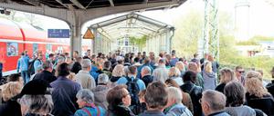 Gut besucht. Besonders zum Baumblütenfest wird der Werderaner Bahnhof von Touristen genutzt. Doch auch wenn nicht Baumblüte gefeiert wird, ist der Bahnhof der am stärksten frequentierte Regionalbahnhof in Potsdam-Mittelmark. Durch einen Intercity-Halt könnte er noch einmal aufgewertet werden.