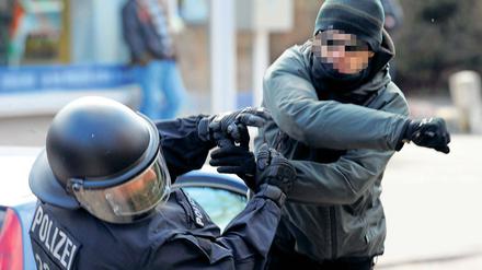 Gesetzesverschärfung. Gewalt gegen Polizisten soll härter bestraft werden.