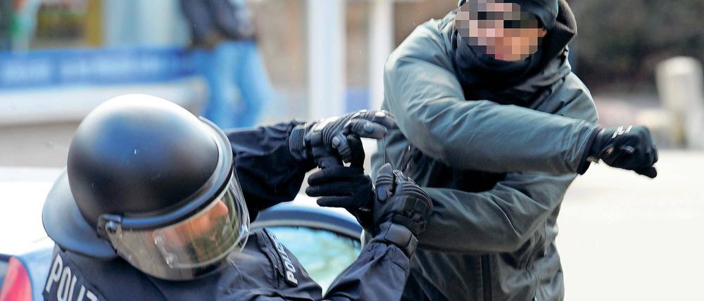 Gesetzesverschärfung. Gewalt gegen Polizisten soll härter bestraft werden.
