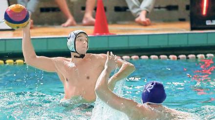 Maß nehmen für den nächsten Erfolg. Der OSC um Kapitän Matteo Dufour gewann vier seiner vergangenen sechs Bundesligapartien – und kletterte dadurch in die obere Tabellenhälfte.