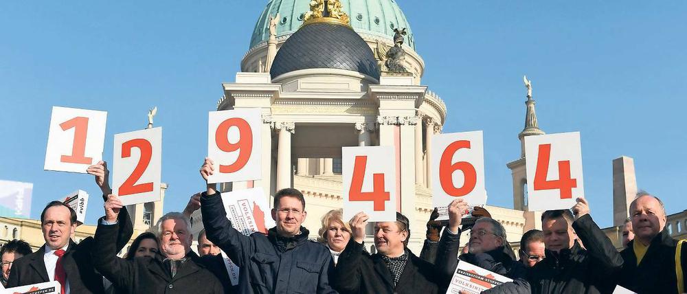 129 464. So viele Unterschriften haben die Mitglieder der Volksinitiative „Bürgernähe erhalten, Kreisreform stoppen“ nach eigenen Angaben gegen die Kreisreform gesammelt. Ihr Anliegen wurde als rechtlich zulässig bewertet.