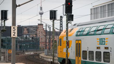 Buttersäure: Der Zugbegleiter schickte die Reisenden im Zug von Berlin nach Cottbus in andere Waggons.