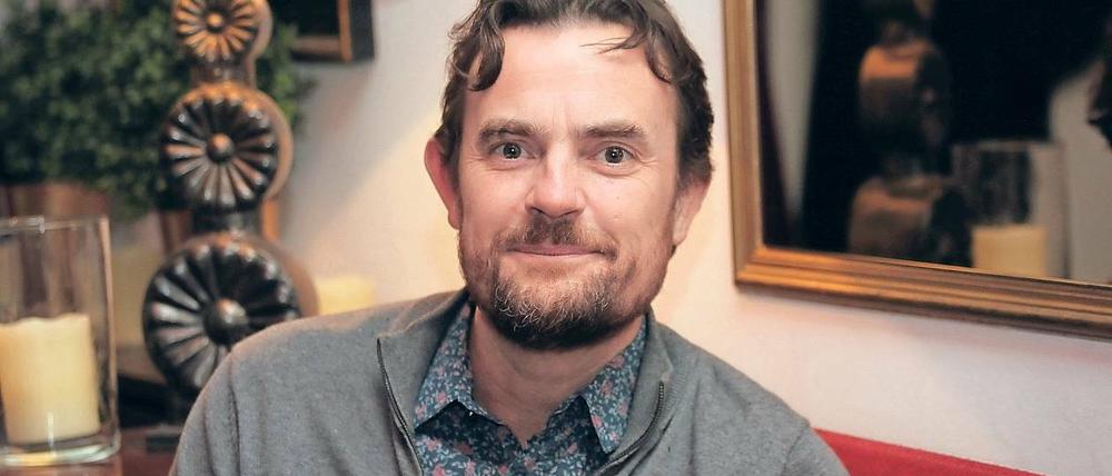 Christian Schramm, 50, lebt mit seiner Familie in Babelsberg. Er arbeitete als Theater- und Filmschauspieler, war Gründer eines Berliner Ensembles und schreibt Drehbücher.