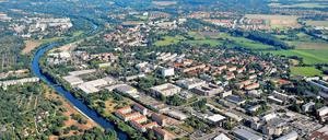 Begehrt, nicht nur als Wohnort. Die Nähe zu Berlin, die gute Anbindung an das Autobahnnetz sowie die zahlreichen Hochschulen im nahen Potsdam machen Teltow zu einem attraktiven Wirtschaftsstandort. Doch vor allem für große Unternehmen ist die Suche nach Flächen mittlerweile eine Herausforderung.
