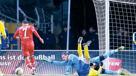 Da war sie, die Chance zum 1:1-Ausgleich. Lok-Torhüter Levesqu-Latendresse war schon umspielt, doch Bilal Cubukcu traf nur den Pfosten.