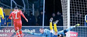 Da war sie, die Chance zum 1:1-Ausgleich. Lok-Torhüter Levesqu-Latendresse war schon umspielt, doch Bilal Cubukcu traf nur den Pfosten.