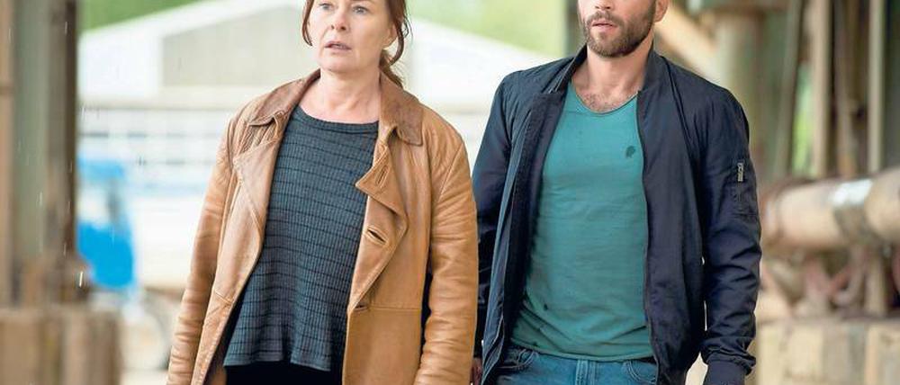 Ein ungleiches Team: Es-Stasi-Spion Anne Marie Fuchs (Lina Wendel) und der Im- und Export-Experte Youssef El Kilali (Karim Cherif) gründen eine Privatdetektei.